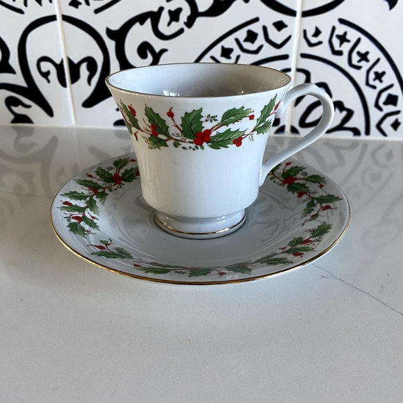 China Pearl Fine China Teacup and Saucer Set NOEL Christmas Holly Berry Holiday - Picture 7 of 9